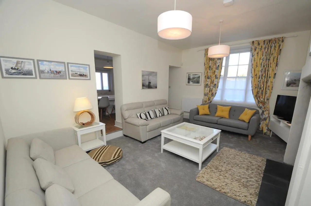 Quay Corner, 5 Bed House, Christchurch  0*, Christchurch (Dorset)