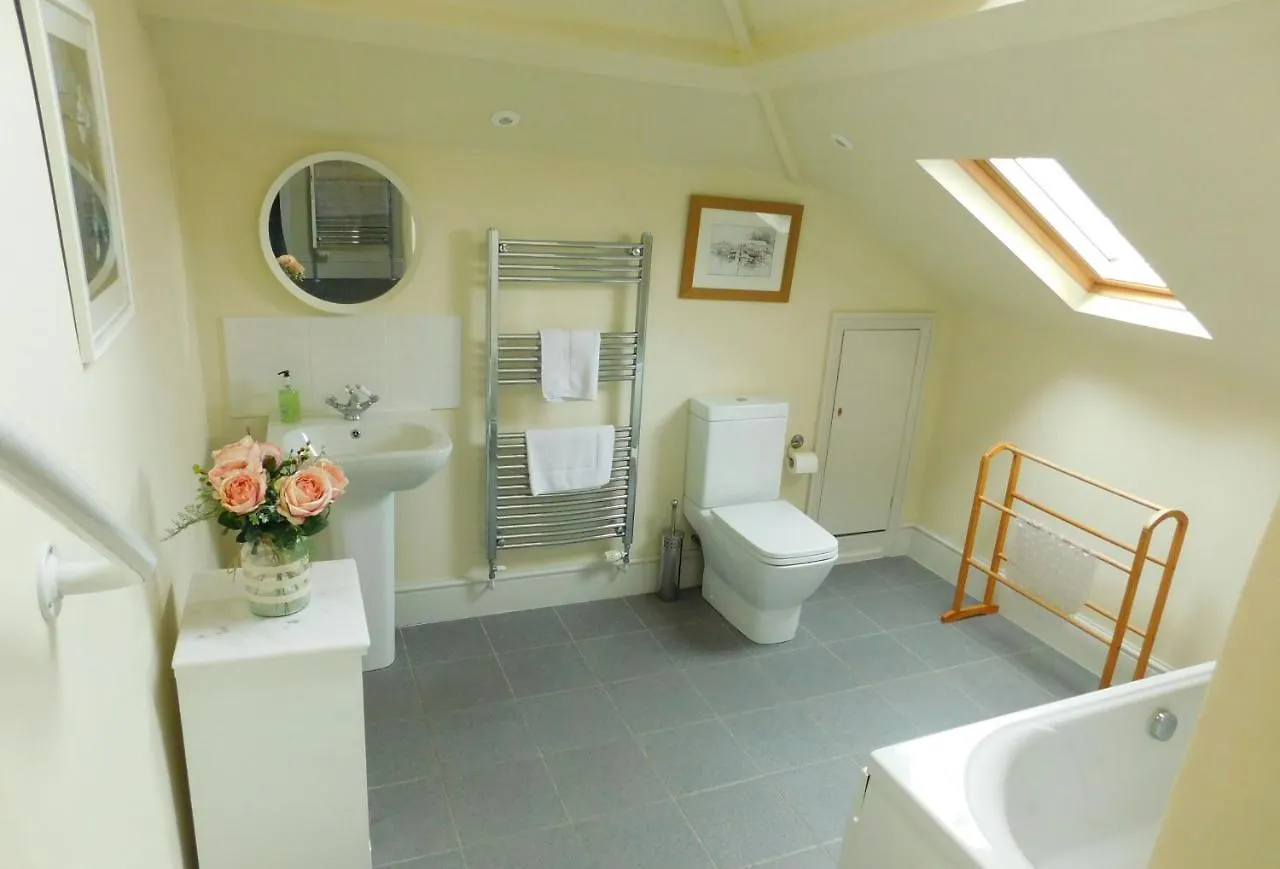 Quay Corner, 5 Bed House, Christchurch  Christchurch (Dorset)