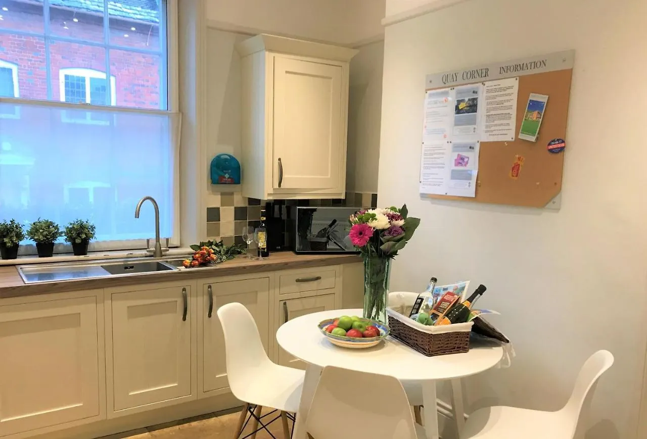 Quay Corner, 5 Bed House, Christchurch  0*, Christchurch (Dorset)