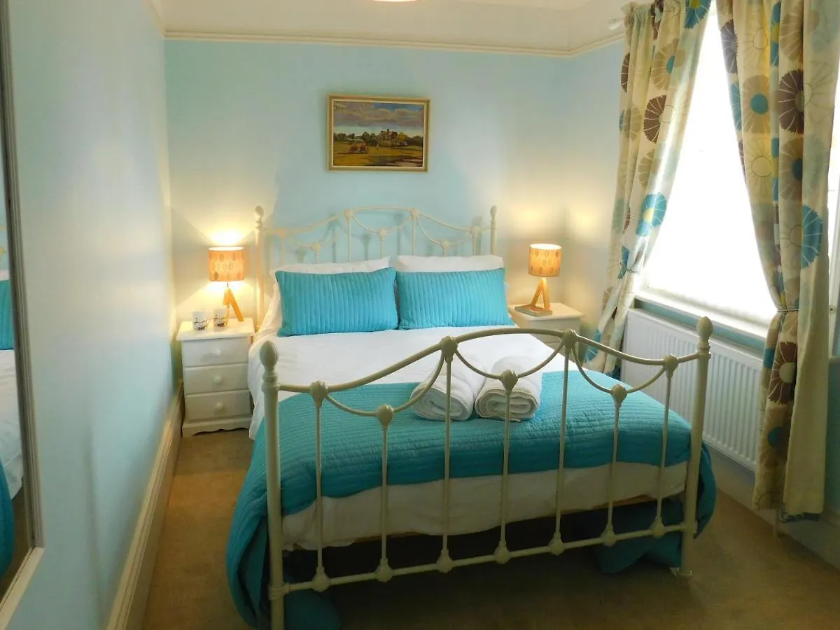 Quay Corner, 5 Bed House, Christchurch  Holiday home