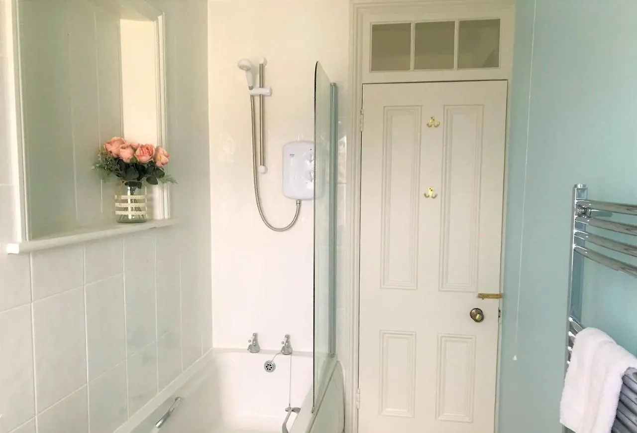 Quay Corner, 5 Bed House, Christchurch  Holiday home