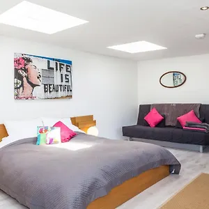 The Christchurch Luxury Garden Guest house